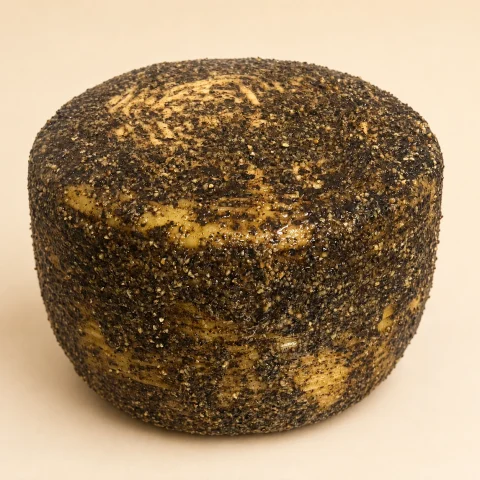 Pecorino affinato al pepe nero